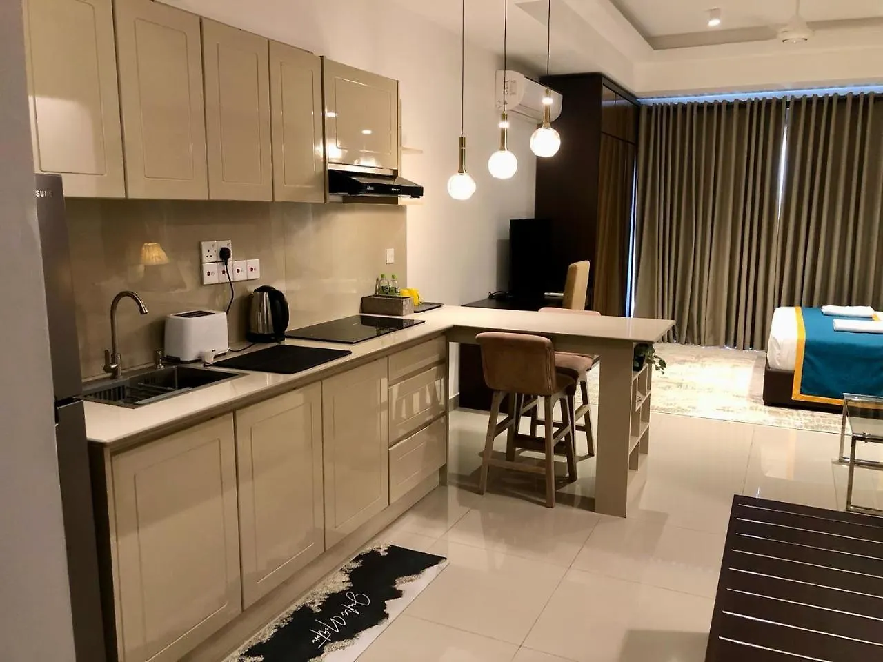 Negombo Ocean Breeze - Bliss On The Beach Luxury Apartments By Serendib Vacation 0*,  سريلانكا